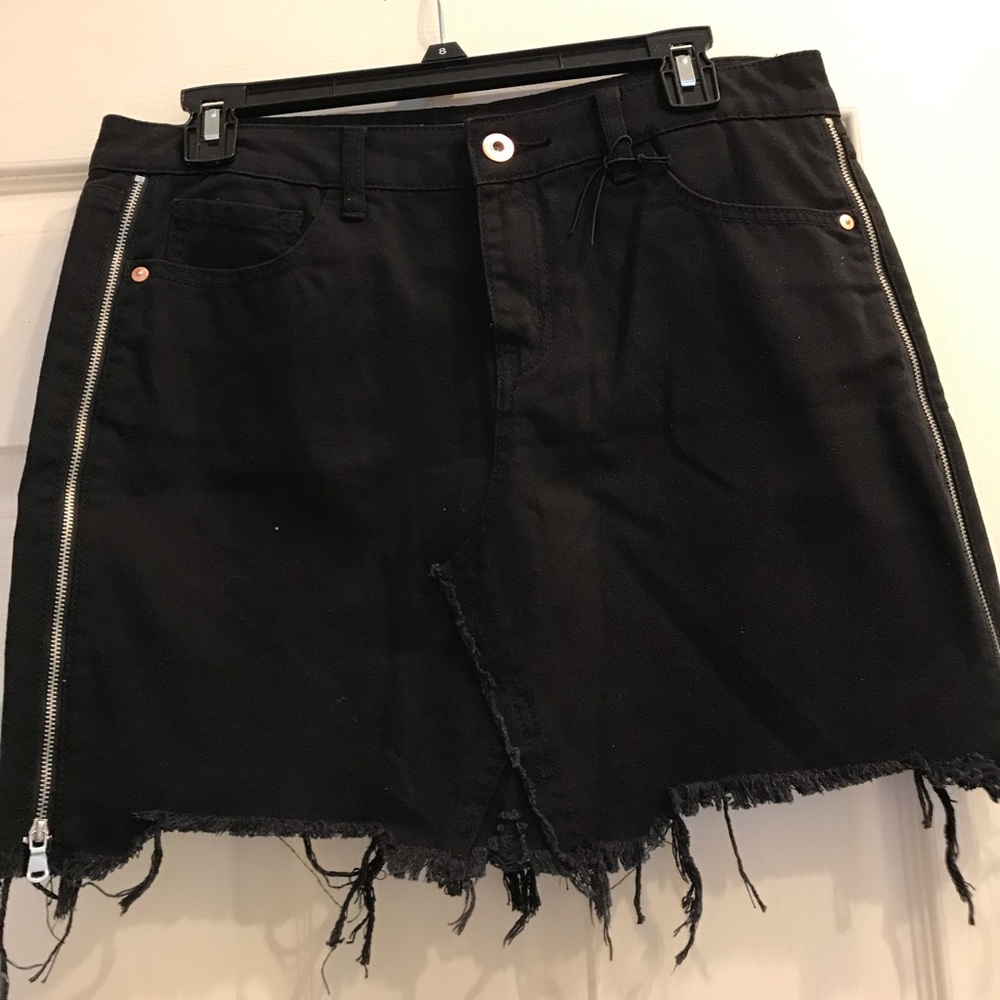 Dex black jeans skirt size 29 brand new no tag.
